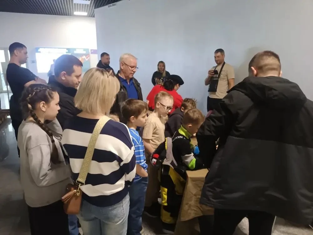 🚩 9 мая на площадке ММК «Победа» была развёрнута наглядно‑выставочная экспозиция.  🪖 Командиром ВСПК