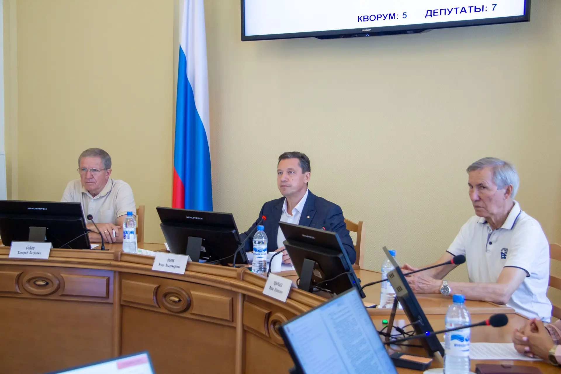 Профильный комитет обсудил вопросы предоставления многодетным семьям мер социальной поддержки

Комит