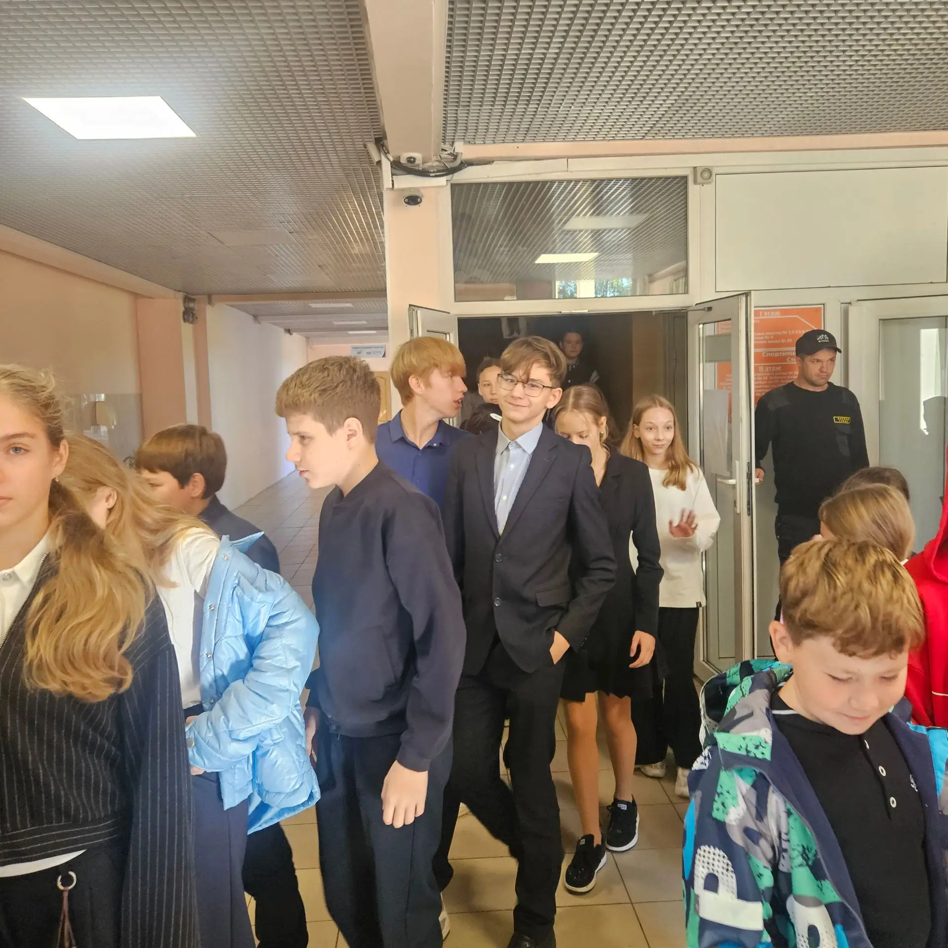 Вчера 16.09 наша школа приняла участие в ежеквартальной областной тренировке по эвакуац...