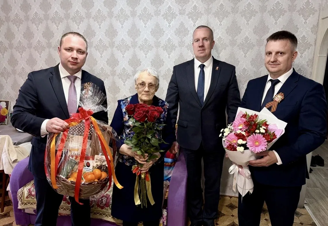 Руководители Уральской Стали поздравили тех, кто пережил концлагеря и блокаду Ленинграда.   В гостях