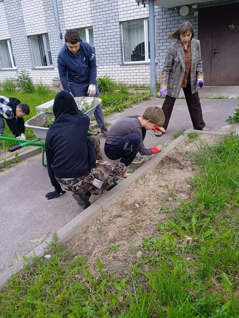 ☀️2 июня в школе начало работу Трудовое звено. После встречи друзей, пройдя инструктажи...