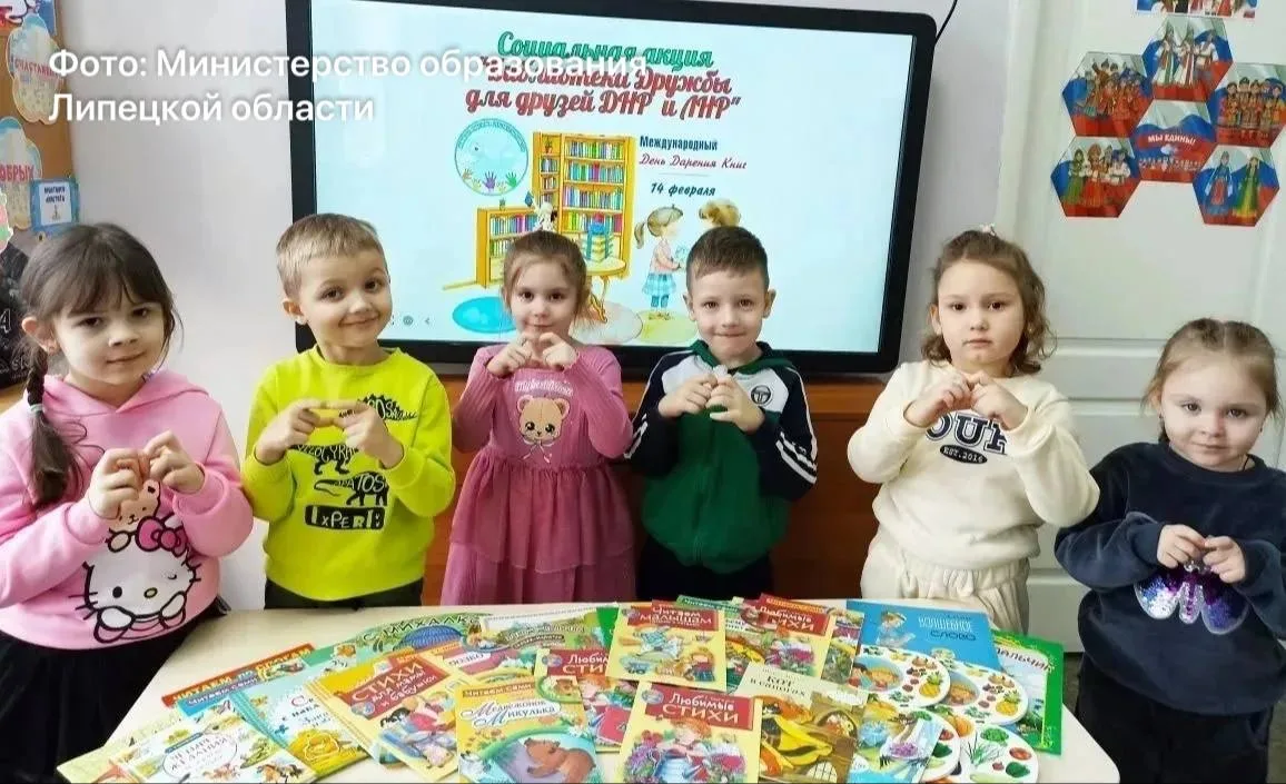 📌 Ученики школ-интернатов из ЛНР и Липецкой области создали открытки для бойцов СВО