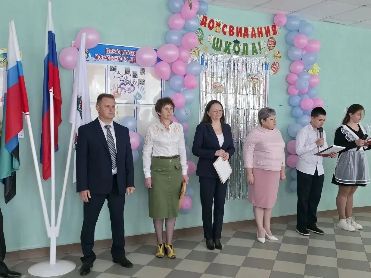 🎉 ✨ Последний звонок в Закутчанской СОШ — день, наполненный улыбками, слезами радости ...