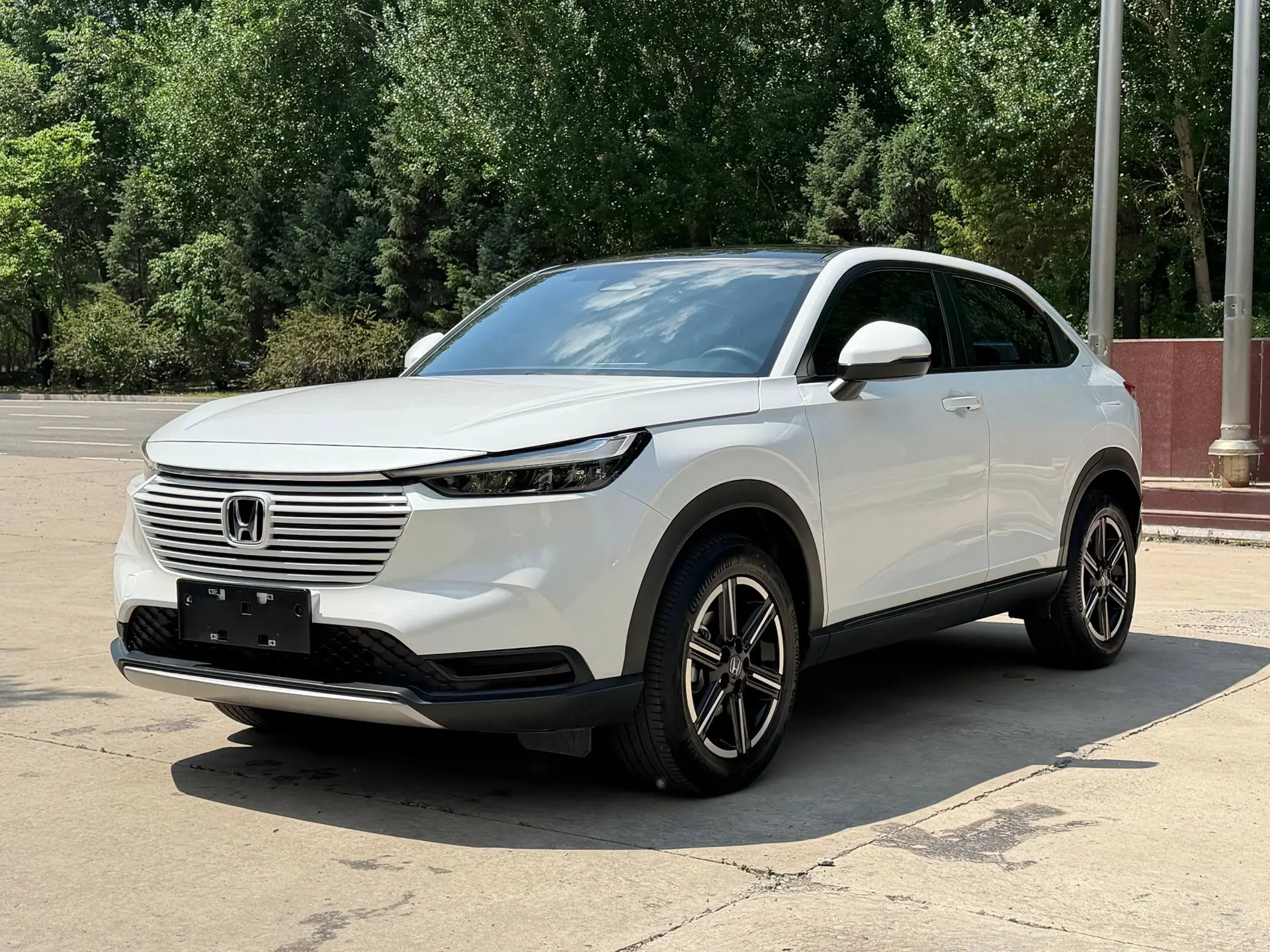 В продаже на рынке Китая🇨🇳

 🌟 Honda Vezel 2023 года🤌🏻

▫️1.5 (124 л.с) / передний привод
▫️Про