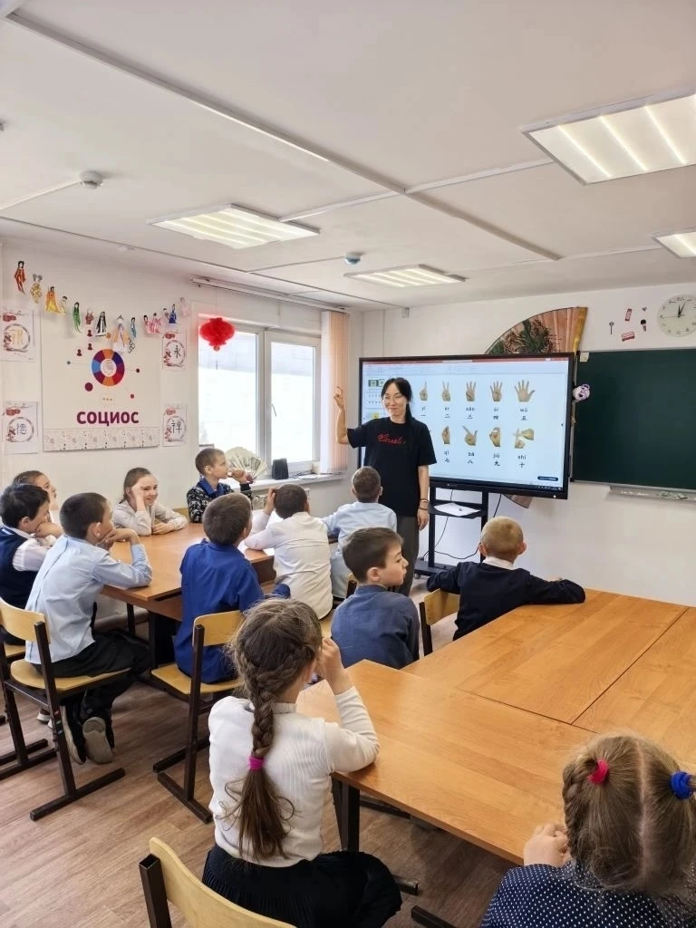 🎨🇨🇳 Любимые герои своими руками и первый урок китайского языка.  🏫На днях Центр дополнительного обра