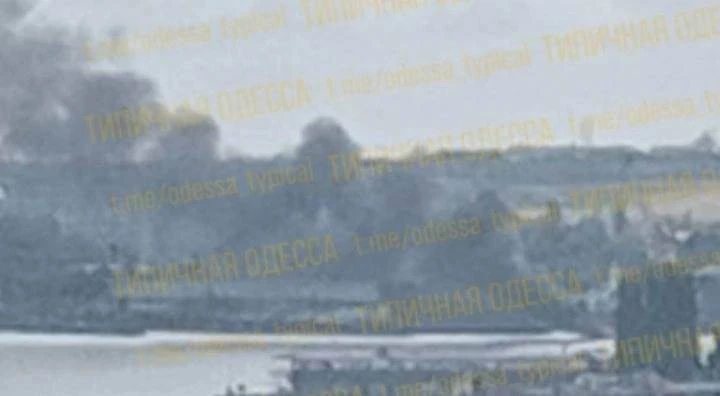 МО РФ сообщает, что позавчера в порту Одессы был уничтожен еще один украинский военный катер, на это