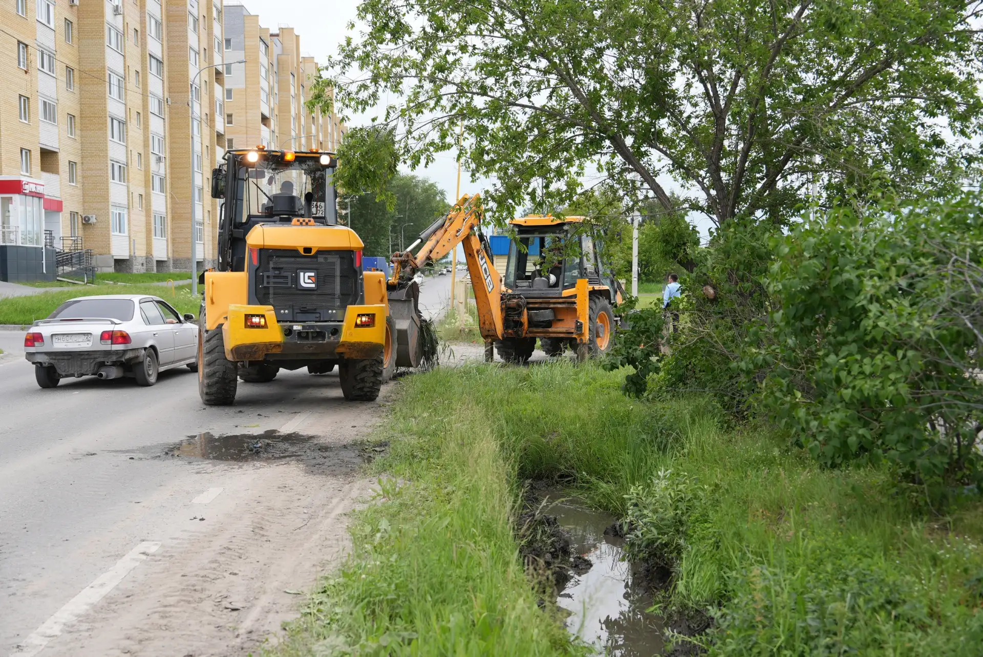 В Парфеново продолжают чистить водоотводные канавы 
В жилом районе Парфеново, пострадавшем от дождей