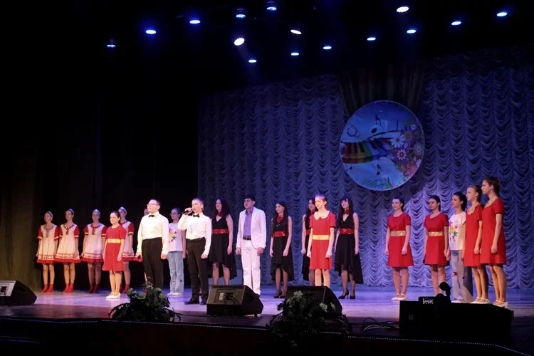 🎤 🎉 Наша школа открыла фестиваль «Юные таланты»! Сегодня в нашем городе стартовал долгожданный город