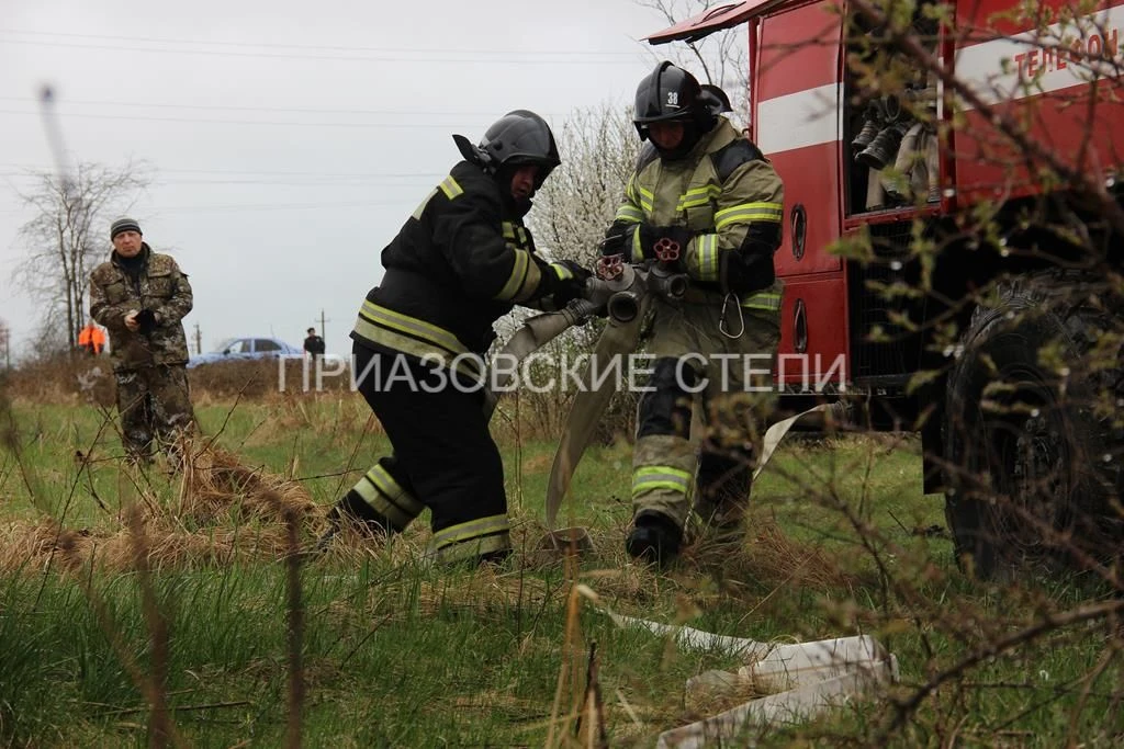 🔥 Ночью на улице Рабочей загорелся частный дом   Площадь возгорания составила 120 кв. м. Огонь быстр