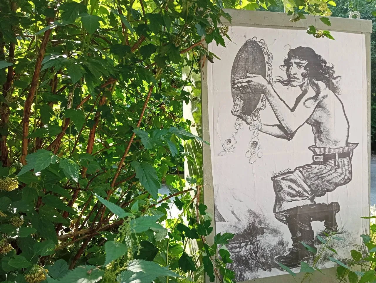 Екатеринбуржцы могут оценить новые арт-объекты в Пионерском районе 🎨

Там представили работы 16 мес