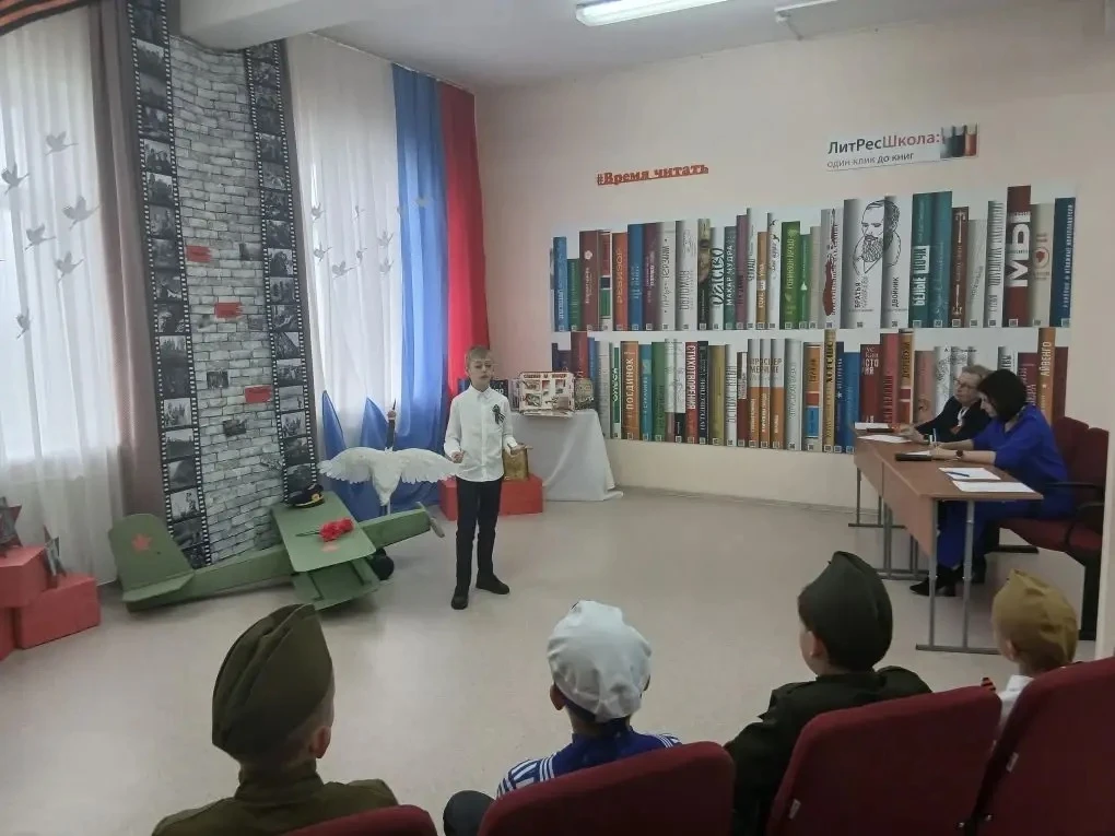 🕊️ «Строка, оборванная войной…» — конкурс чтецов к Дню Победы  29 апреля, в преддверии великого праз