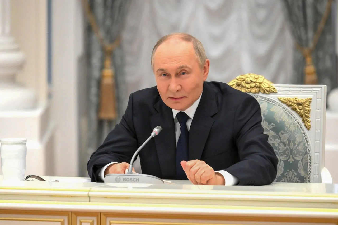 В Кремле в рамках торжеств ко Дню России прошла встреча Владимира Путина с военными — участниками сп