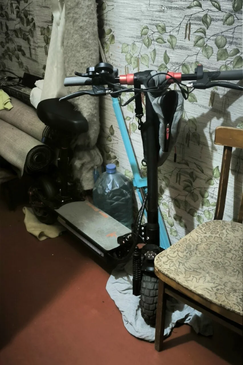 Продам электросамокат Kugoo Max Speed.  Пробег 200 км. Причина продажи, хочу купить эле...