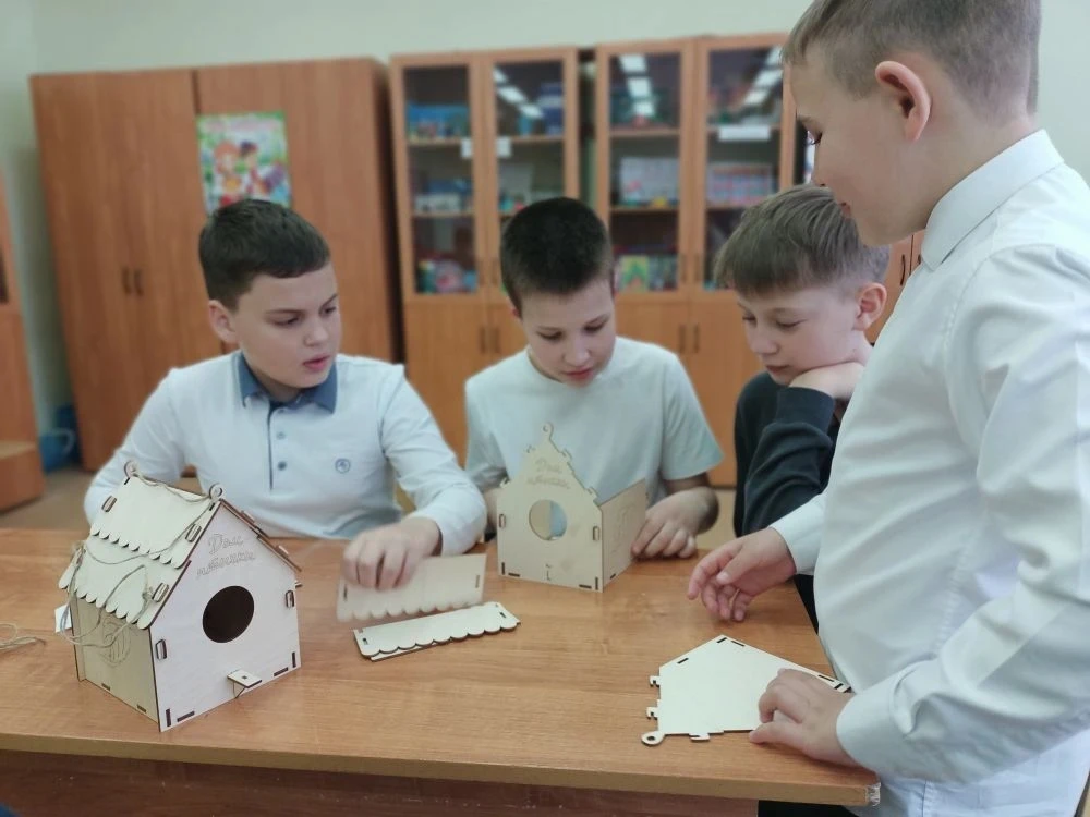 🐦Акция "Скворушка". Наши юные друзья, Эколята, провели замечательную акцию под названием "Скворушка"