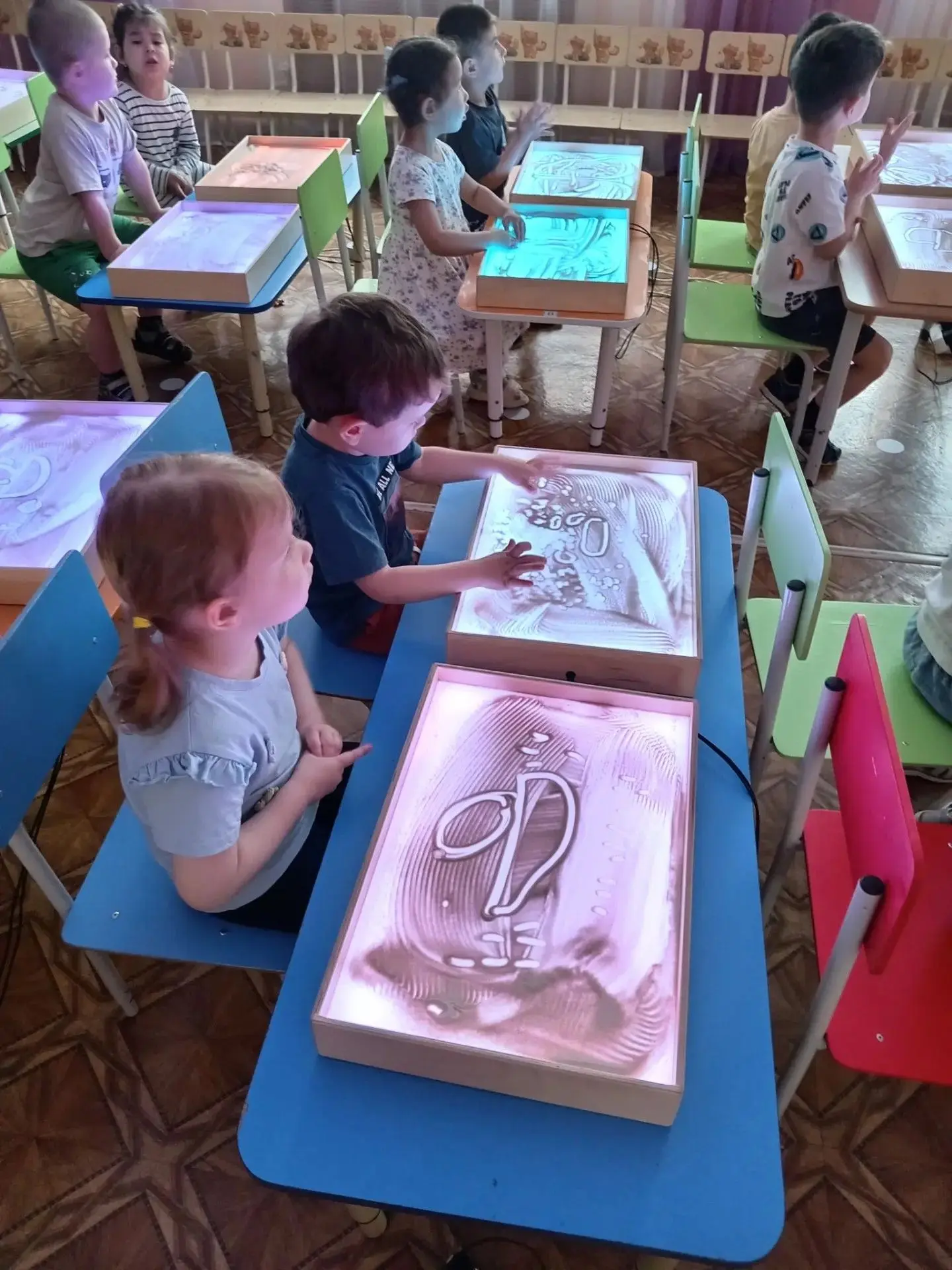 Песочные истории на экологическую сказку В. Сутеева " Под грибом" 👍🍄‍🟫🍄Ребята старших групп изоб
