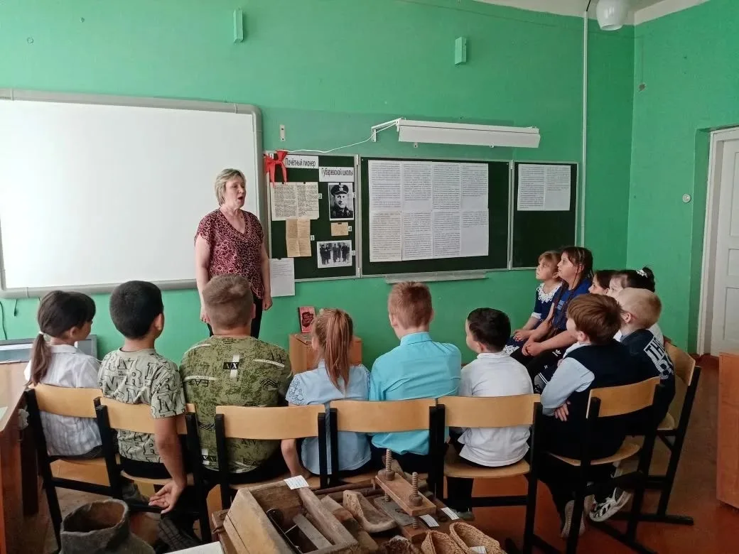 🥁 Ко Дню детских общественных объединений и организаций для обучающихся 1-4 классов была проведена э