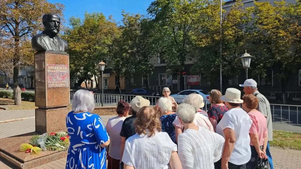 Пенсионерам Енакиева показали Енакиево