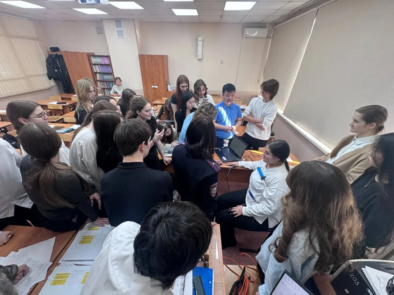 📌Учащиеся 11 б класса познакомились с профессией криминалиста🔍. Интересное практическое занятие пров