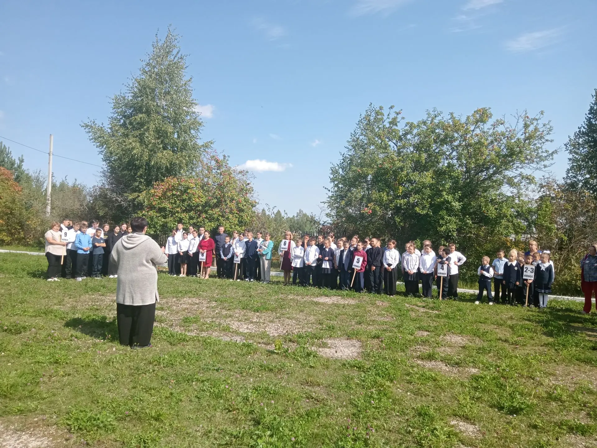 Сегодня в школе провели плановую эвакуацию из здания школы с обучающимися и работниками...