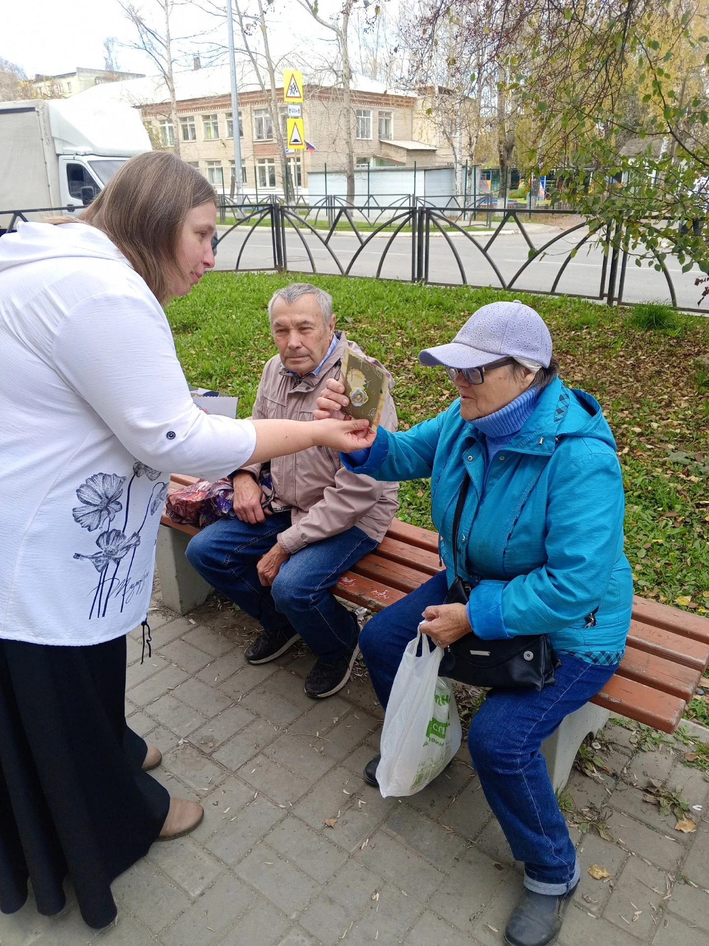 1 октября сотрудники культурно-экспозиционного комплекса «Бажовский» ЦКиНТ провели «Эст...