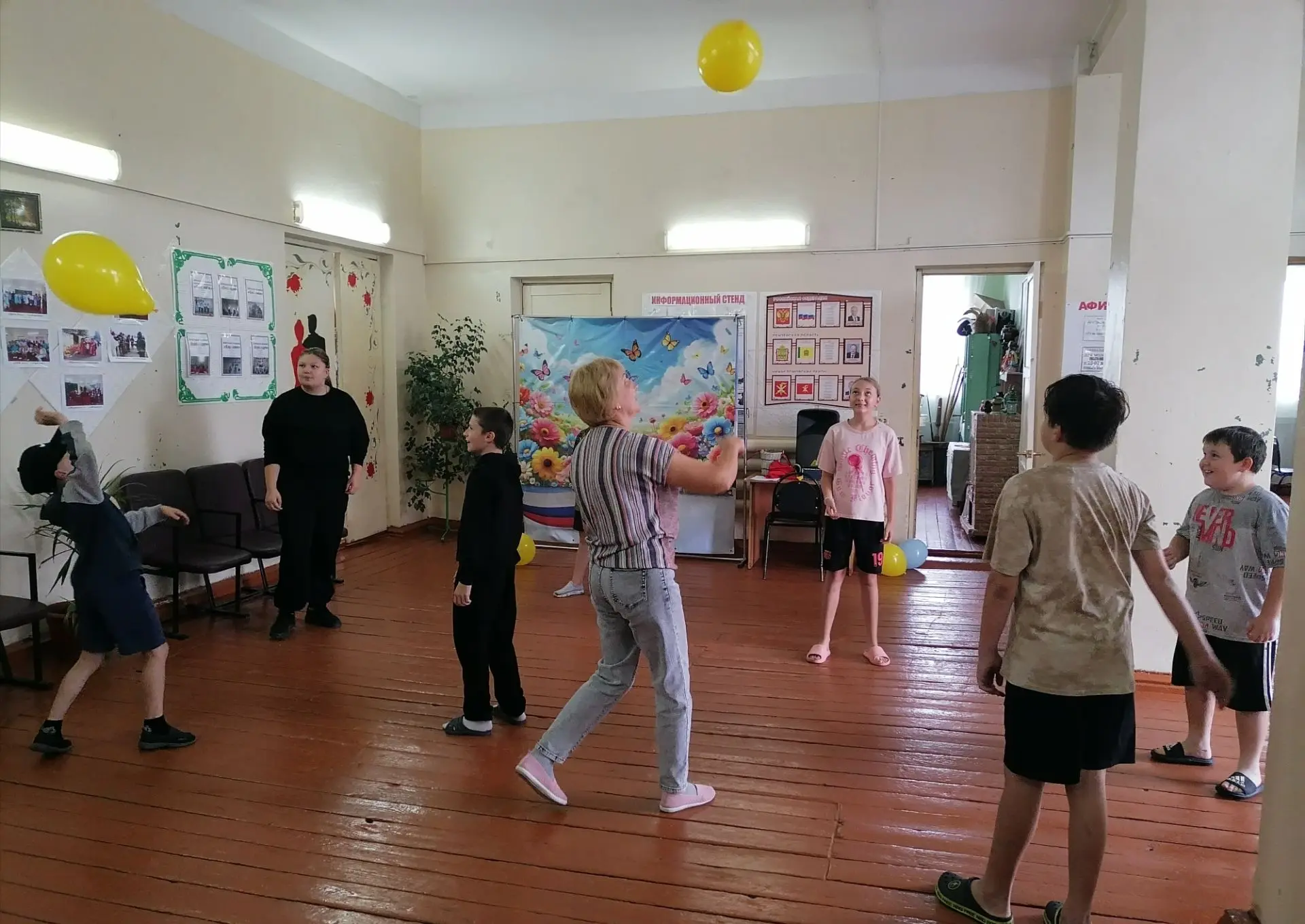 Сегодня прошла игровая конкурсная программа "Калейдоскоп дружбы".Дети приняли участие в играх с возд