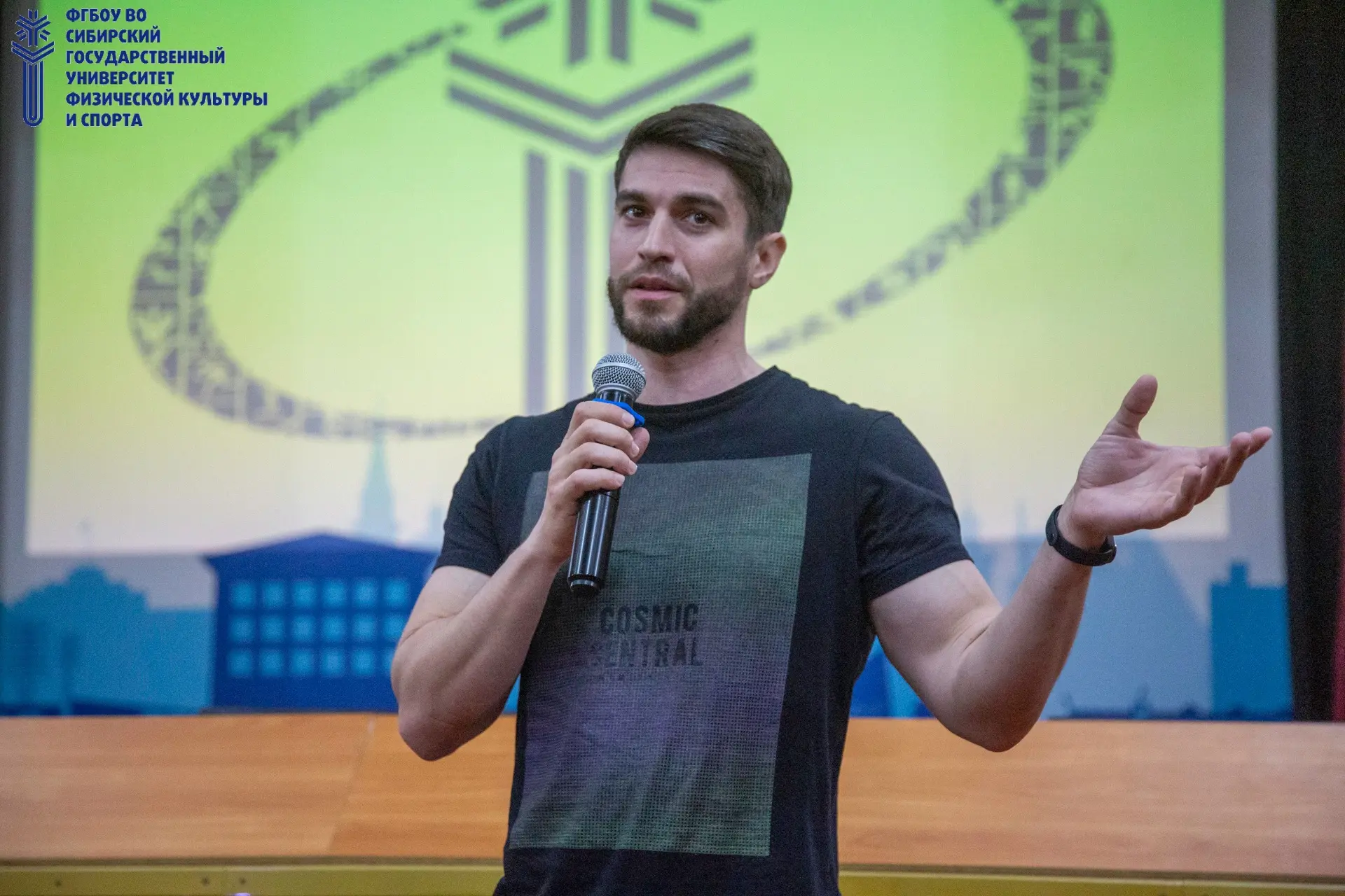 🎬Сегодня в актовом зале СибГУФК состоялась встреча студентов, преподавателей и сотрудников с режиссе
