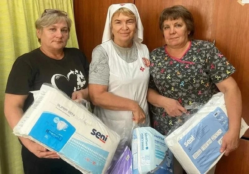 Сёстры милосердия передали вещи в саратовский центр для бездомных