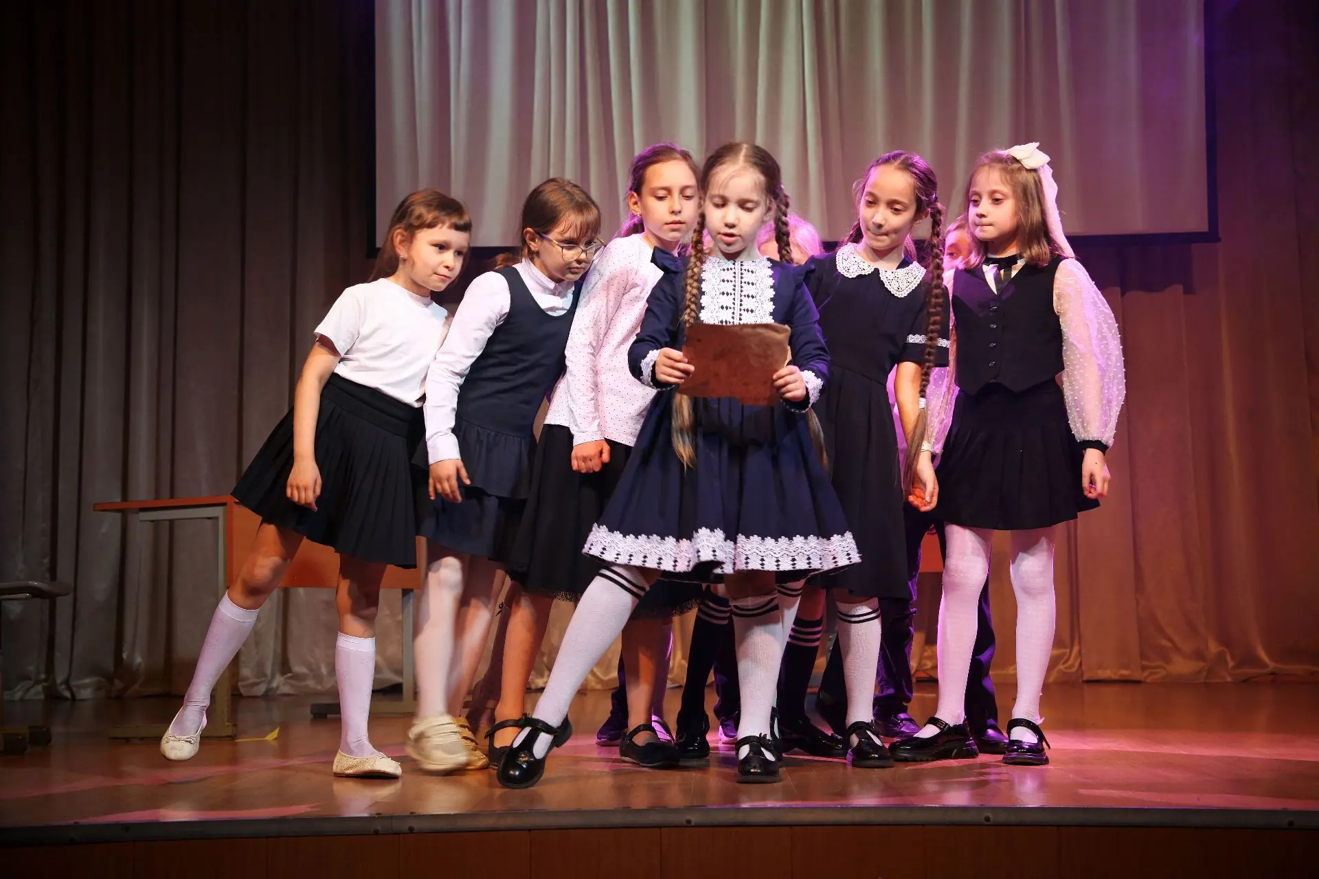 Западное крыло  🎭 В школьном корпусе на Путевом состоялась долгожданная премьера спектакля «Западное