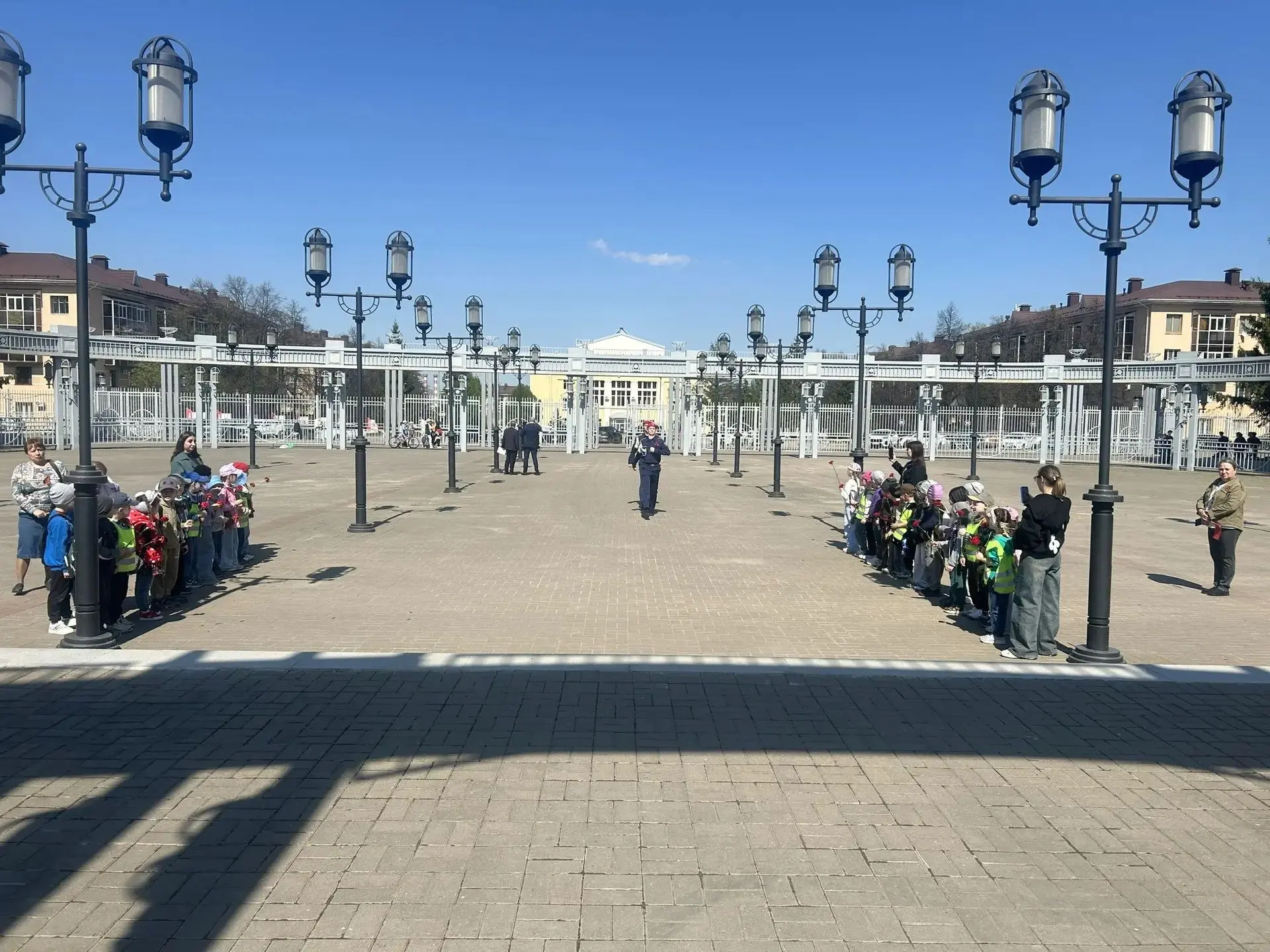 Молодёжь города приняла эстафету памяти: Почетный караул у мемориалов