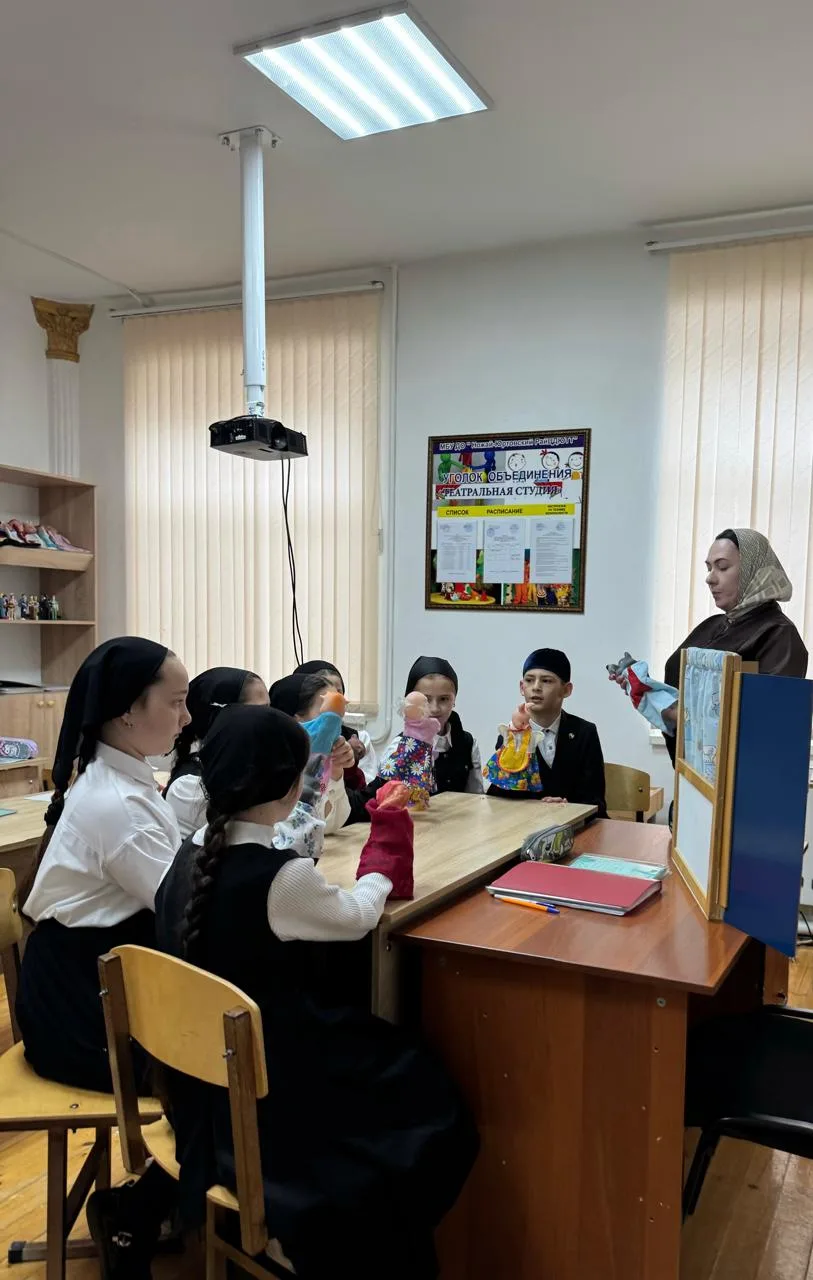 Занятие в объединении "Театральная студия" на базе СОШ с.Даттах. Тема: «Расширение знан...