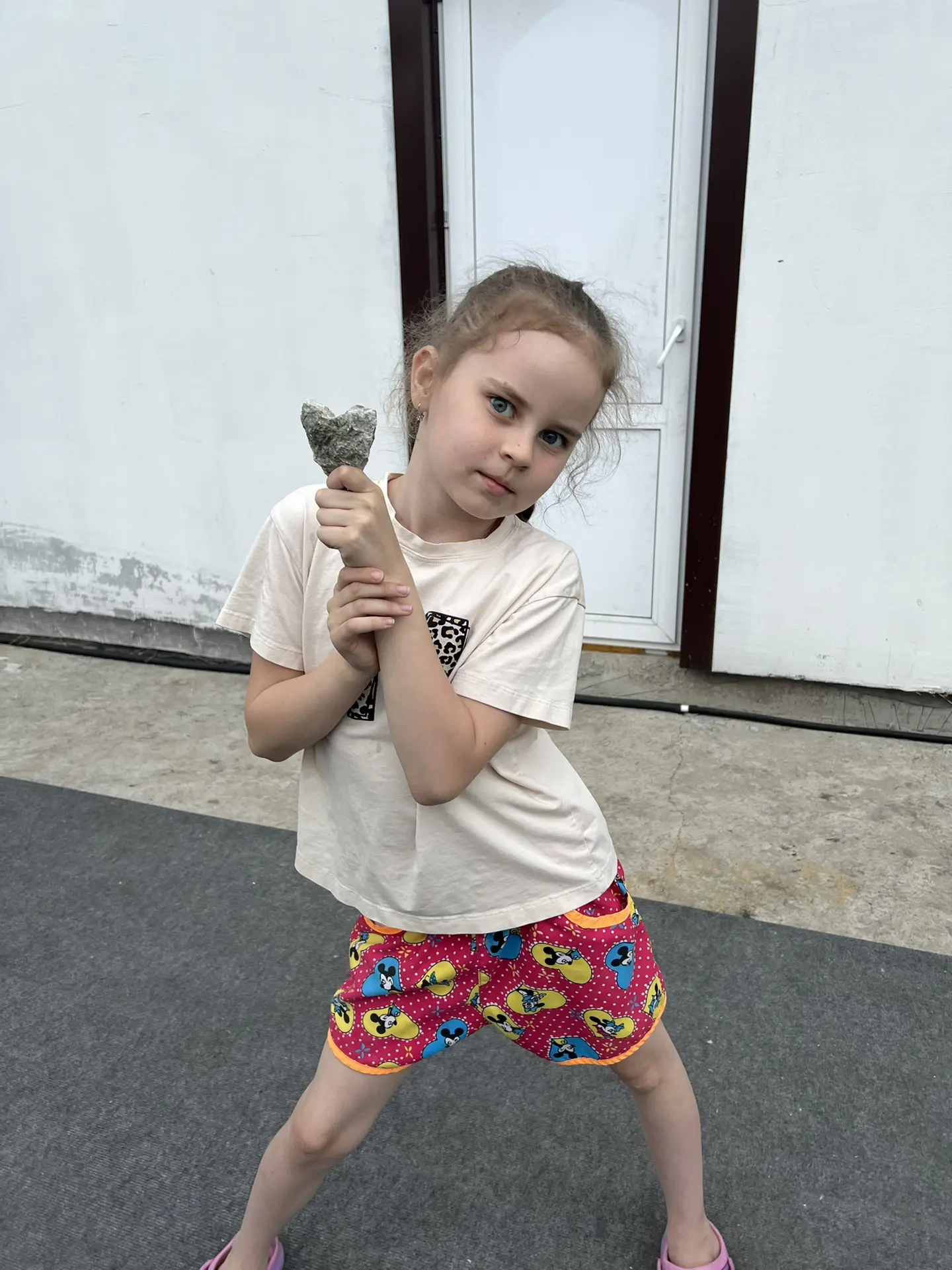 Нашла камушек в форме сердца и мне подарила ❤️!
