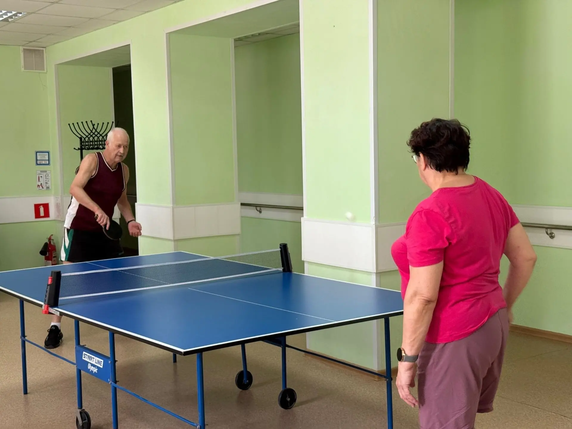 🏓 «Активное долголетие» в действии: теннисные баталии в УСЗН Коминтерновского района! 🎾