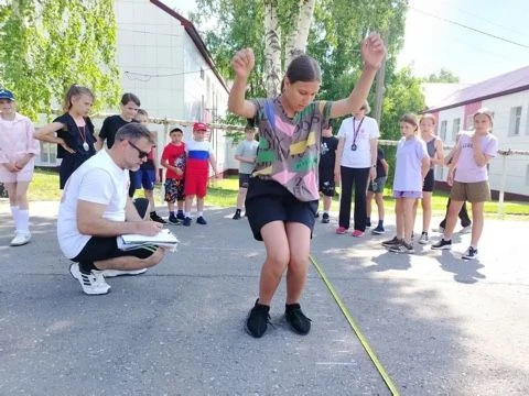 День спорта в лагере «Орлёнок»! 

11 июня ребята из пришкольного лагеря «Орлёнок» сдавали нормы ГТО 