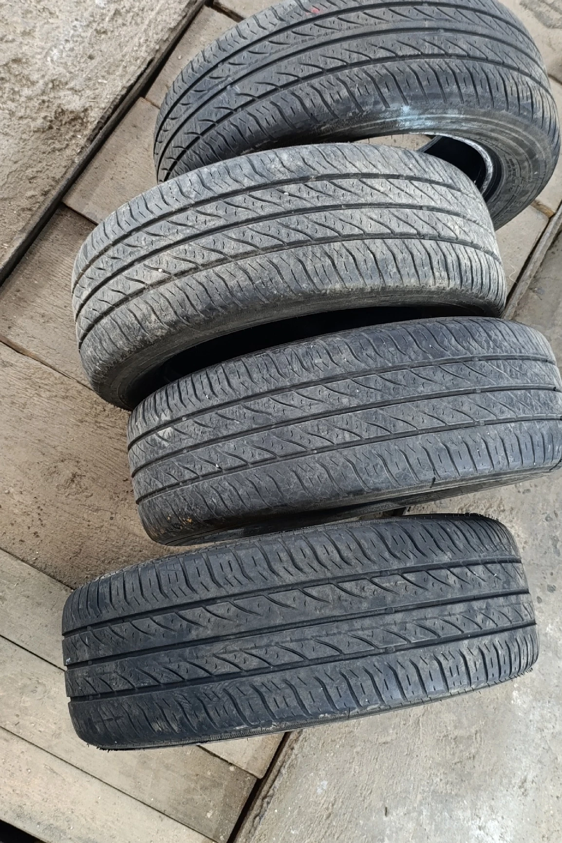 продам резину r14 185/60 3200 рублей за комплект