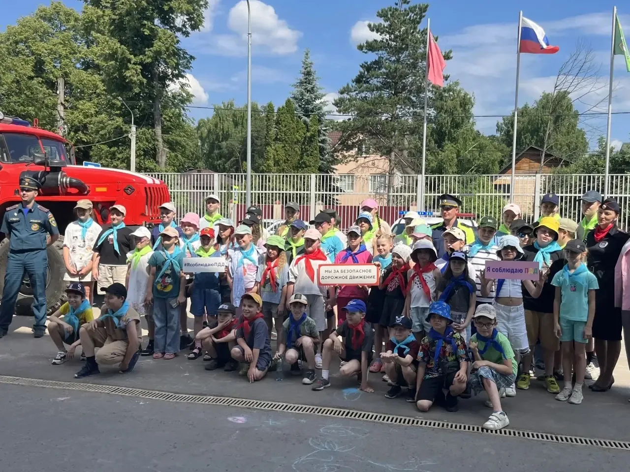 Летний лагерь — радость для детей, но безопасность должна быть на первом месте. 🔥🚫
В школьном лаге
