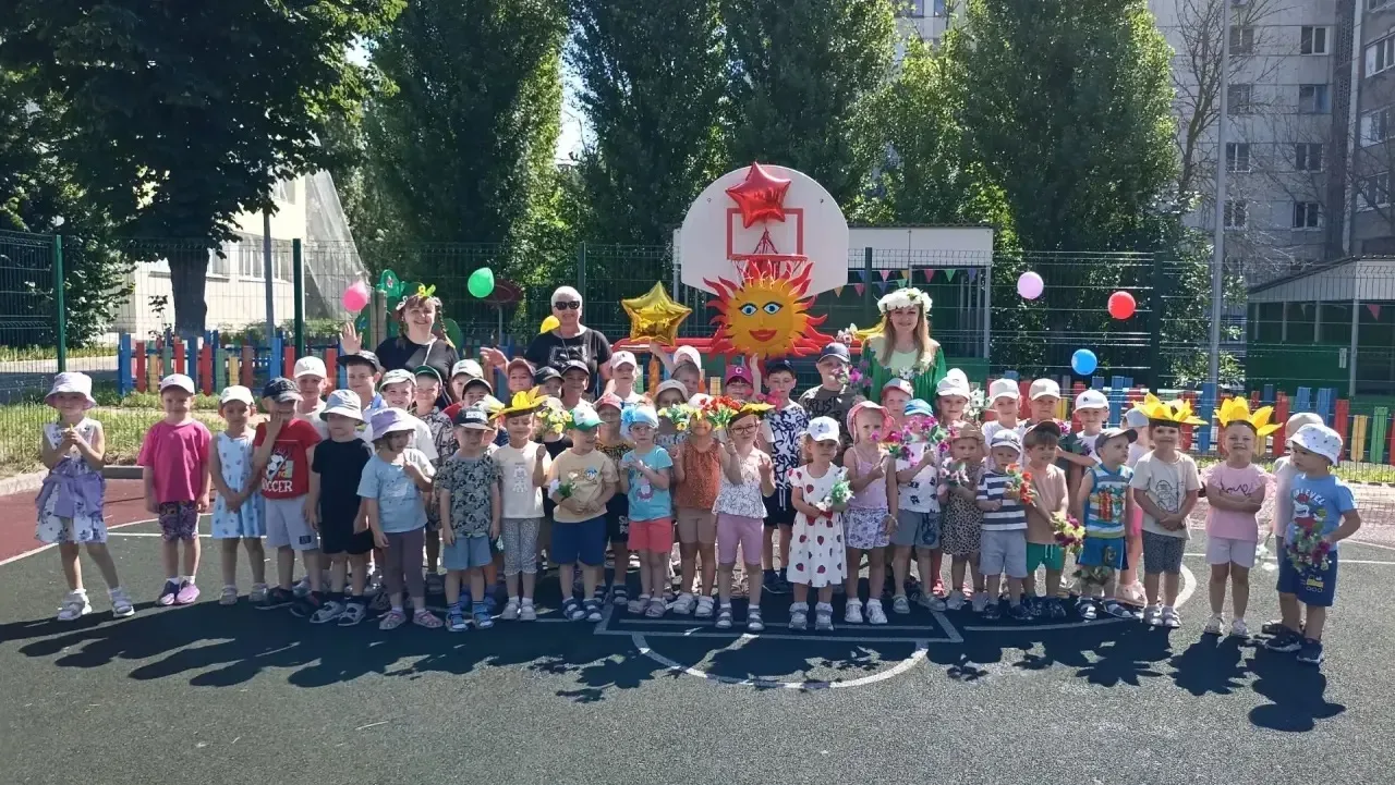 🌈 В нашем саду идёт тематическая неделя «Краски лета» 

Всю неделю ребята знакомились с удивительны
