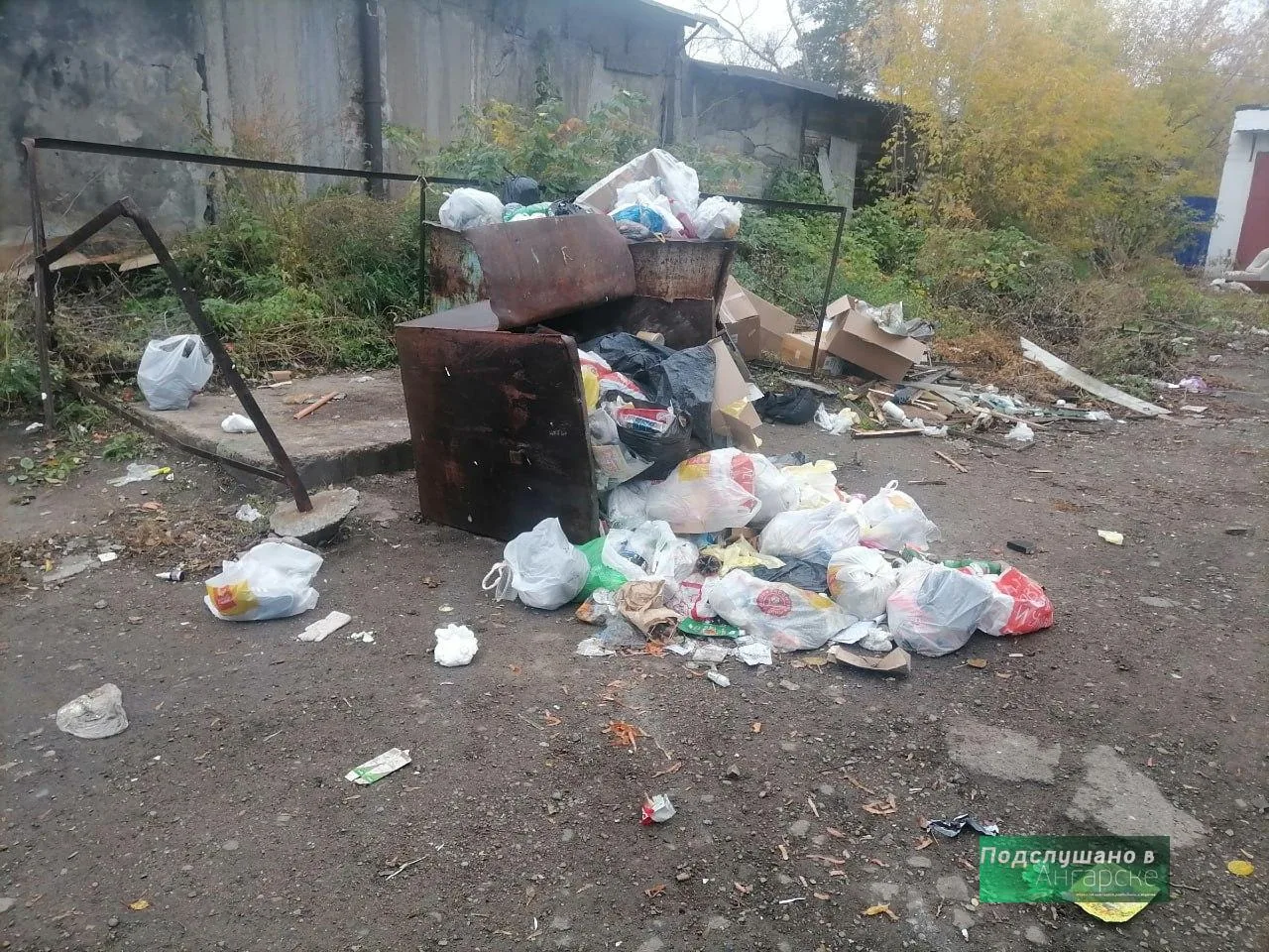 Жители 30-го квартала ищут ответственного за контейнерные площадки. Похоже, это должнос...
