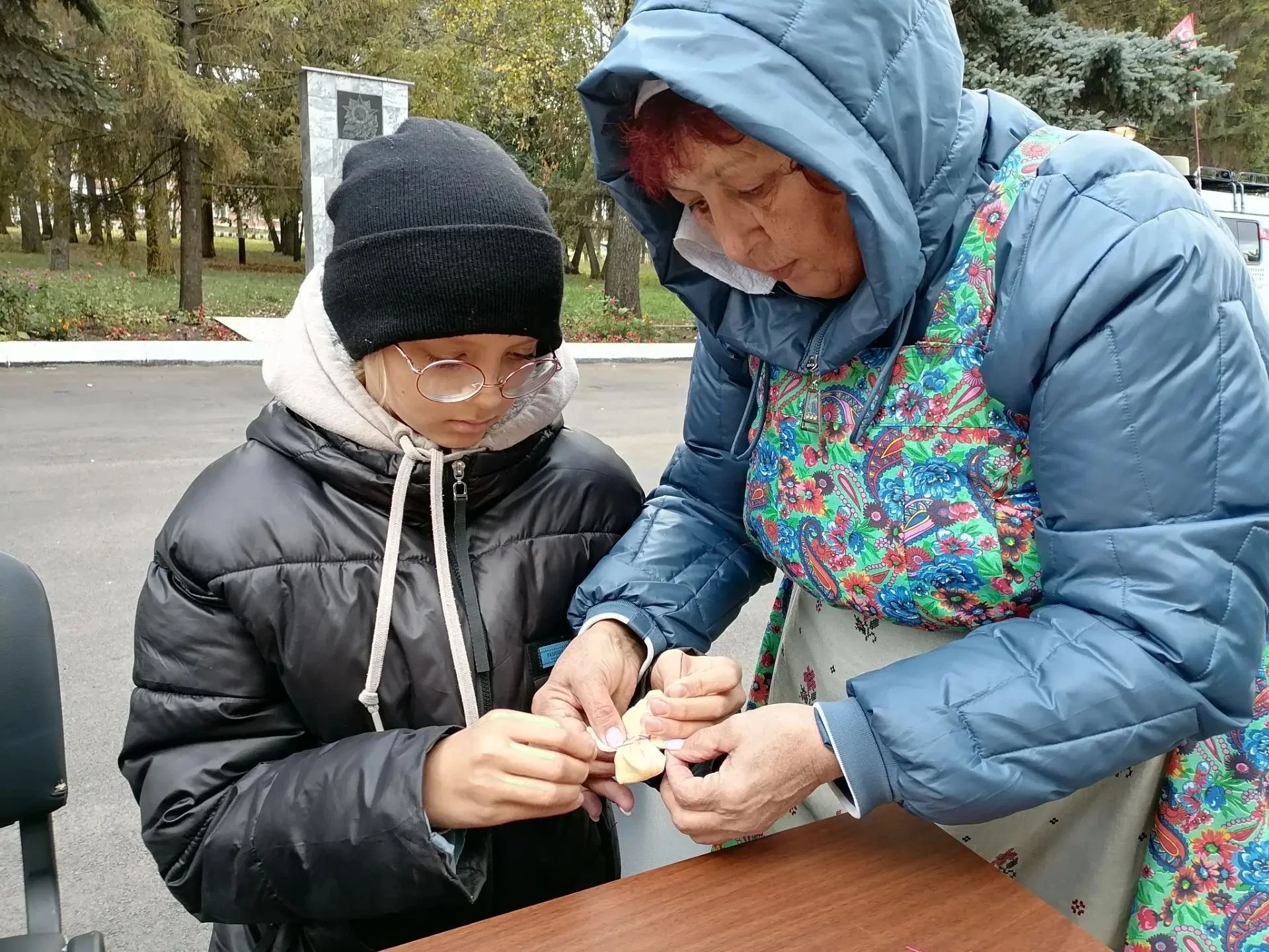 Руководители кружков декоративно-прикладного искусства :Ботова Татьяна Викторовна (круж...