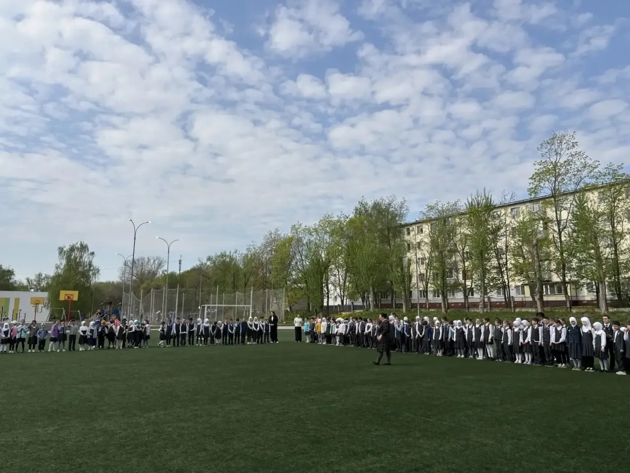 Сегодня в МБОУ «Гимназия  №1» им. Мусы Джалиля было по особенному трогательно: прошёл «Бессмертный п