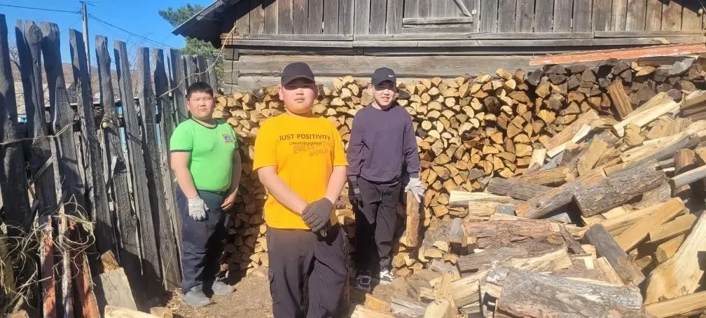 Наши ученики продолжают оказывать шефскую помощь и поздравлять ветеранов с Днём Победы! 🌷  Спасибо н