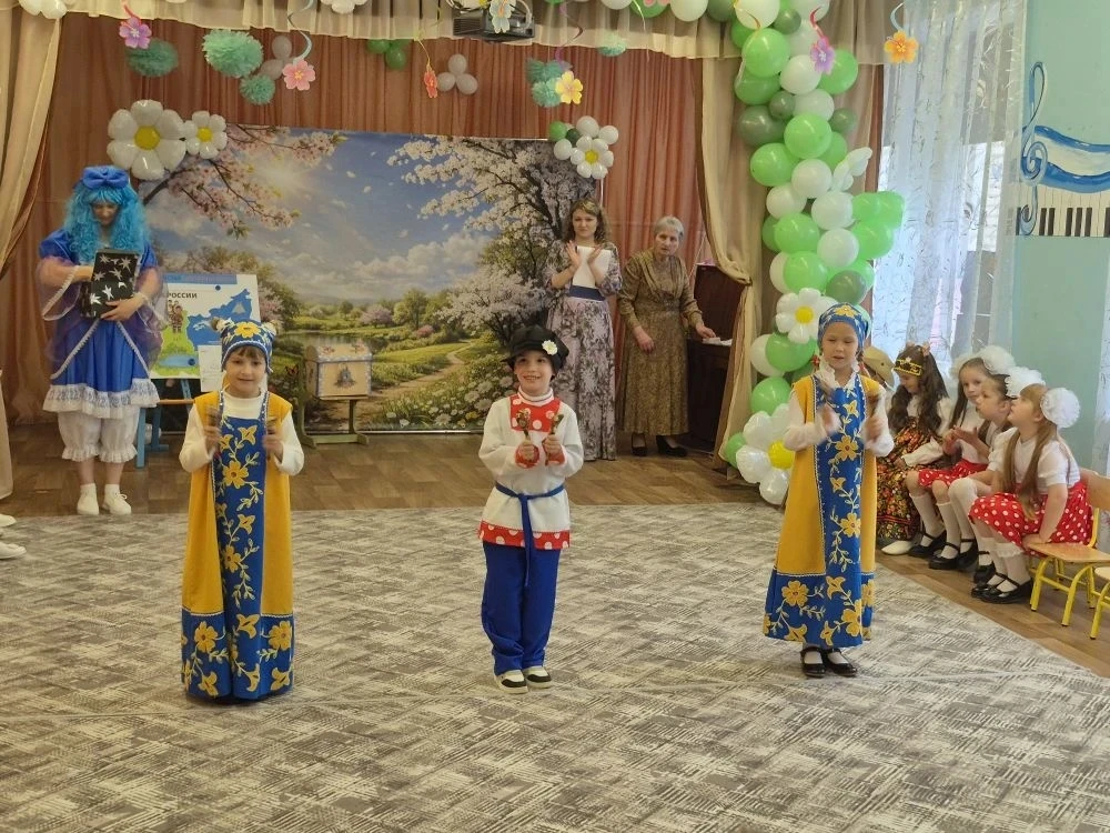 Сегодня наши ребята приняли  участие в муниципальном фестивале-конкурсе "Весенняя капел...