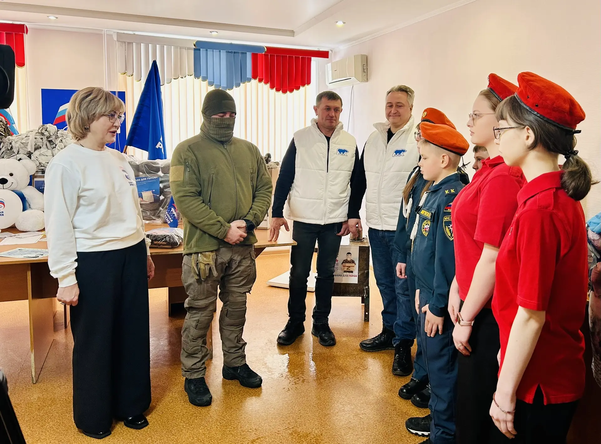 Всероссийская благотворительная акция «Тепло для героя» 🤝  Сегодня кадеты и юнармейцы нашего комплек