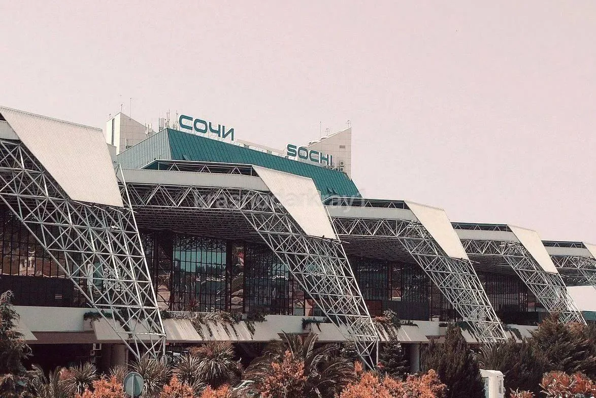 ✈️ В аэропорту Сочи после снятия ограничений задерживаются 123 рейса, следует  из данных онлайн-табл
