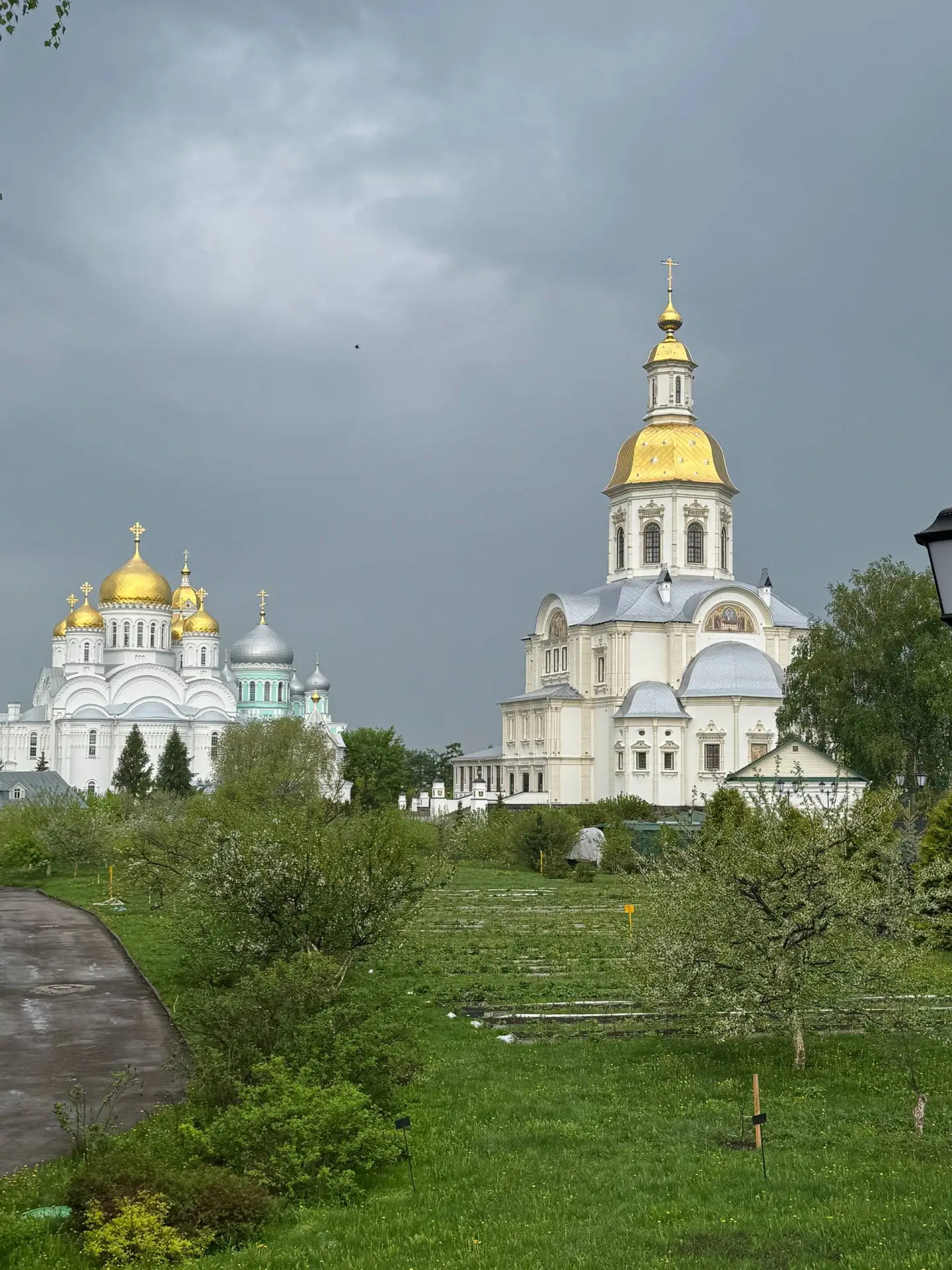 По дороге в Санкт-Петербург заехали в Дивеево к батюшке Серафиму