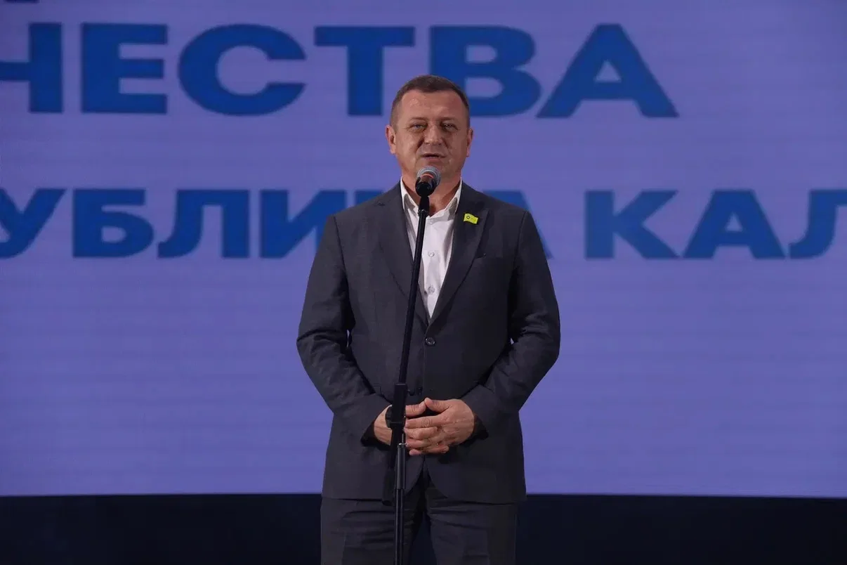 Председатель Народного Хурала (Парламента) Республики Калмыкия Артем Михайлов принял уч...