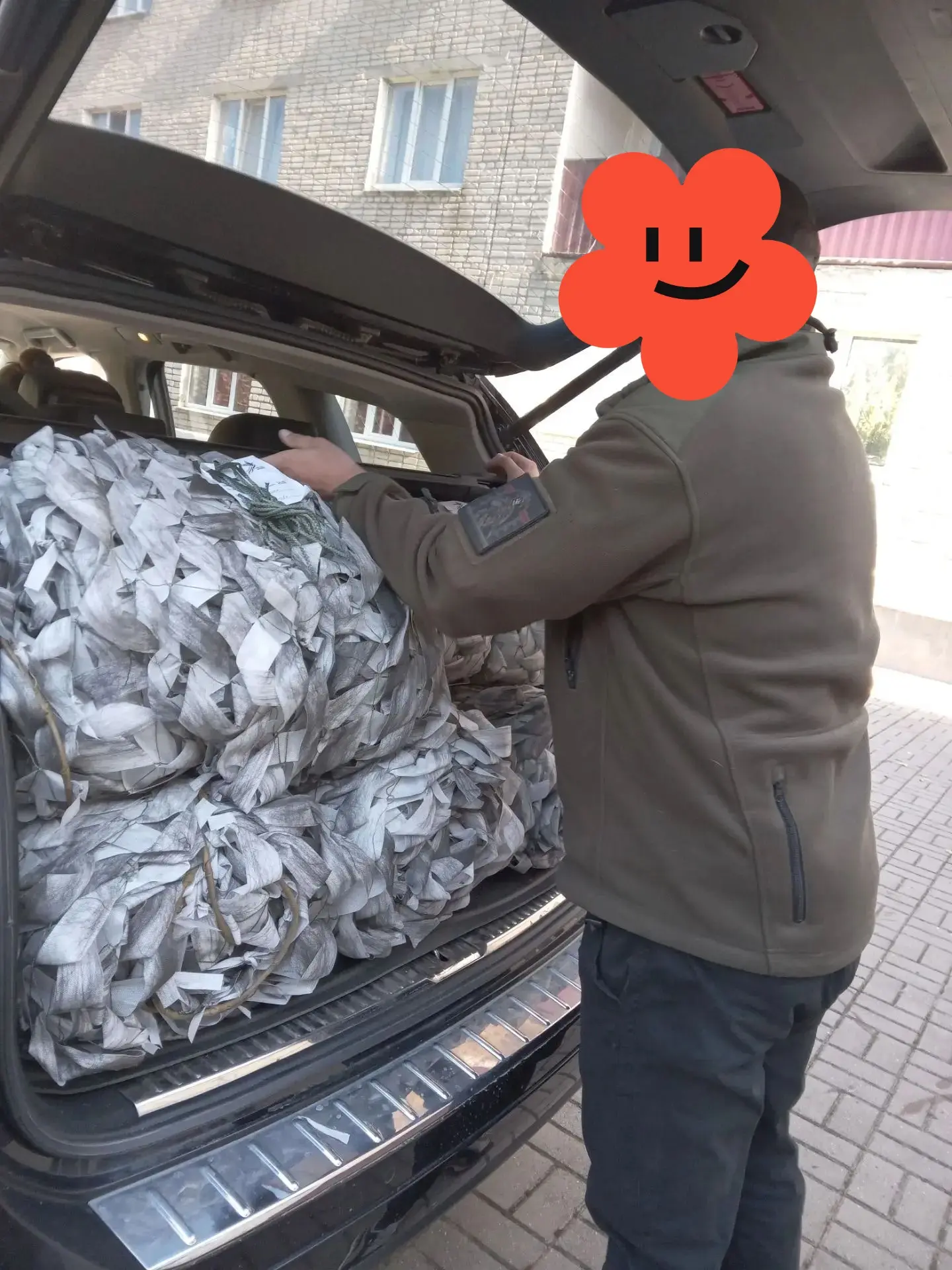 Две команды, Маяк и ГДК, выполнили заказ. Готовы 20 сеточек зимнего камуфляжа для тихор...