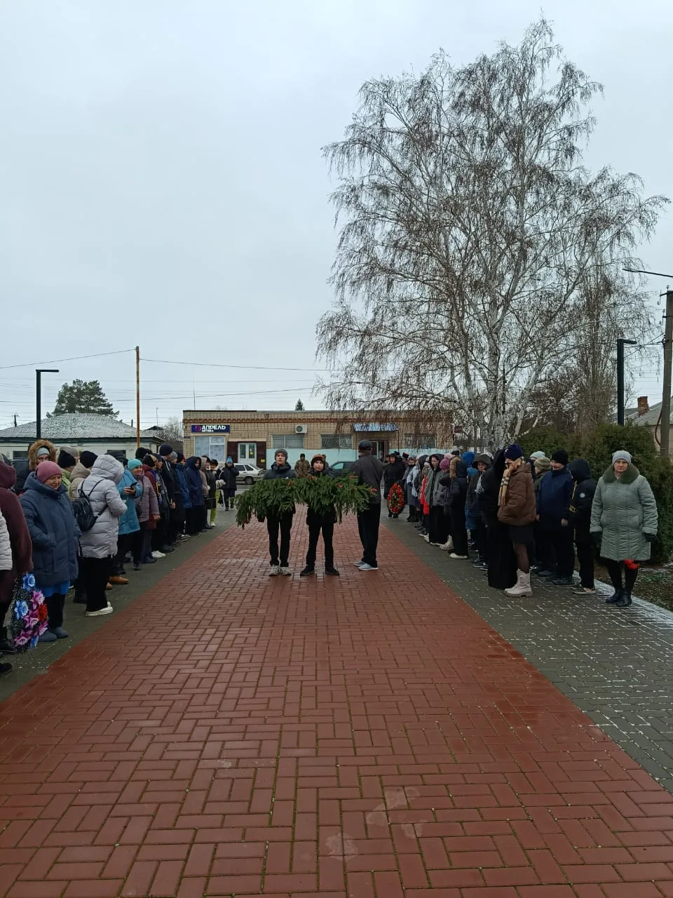 В рамках Дня воинской славы России работники Литвиновского сельского Дома культуры орга...