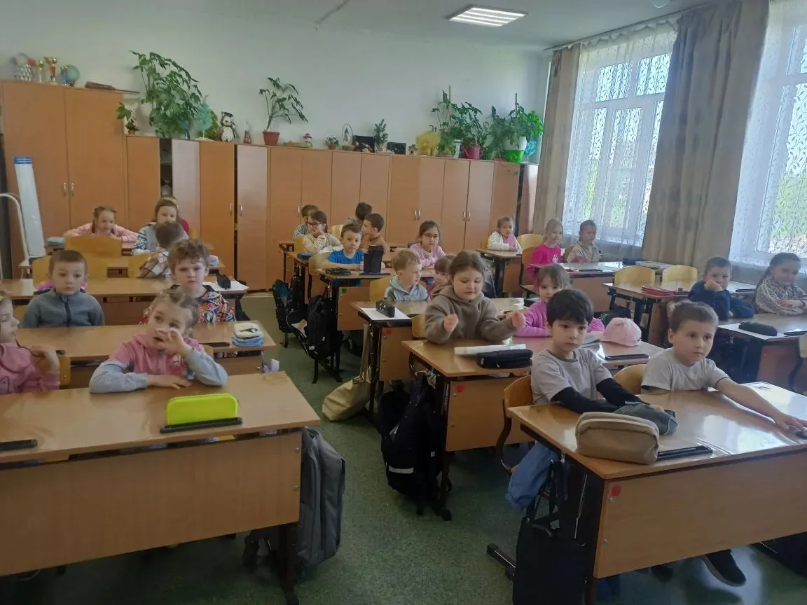 Ребята старшей группы 10 побывали в гостях у своих старших товарищей из школы 19. Они у...