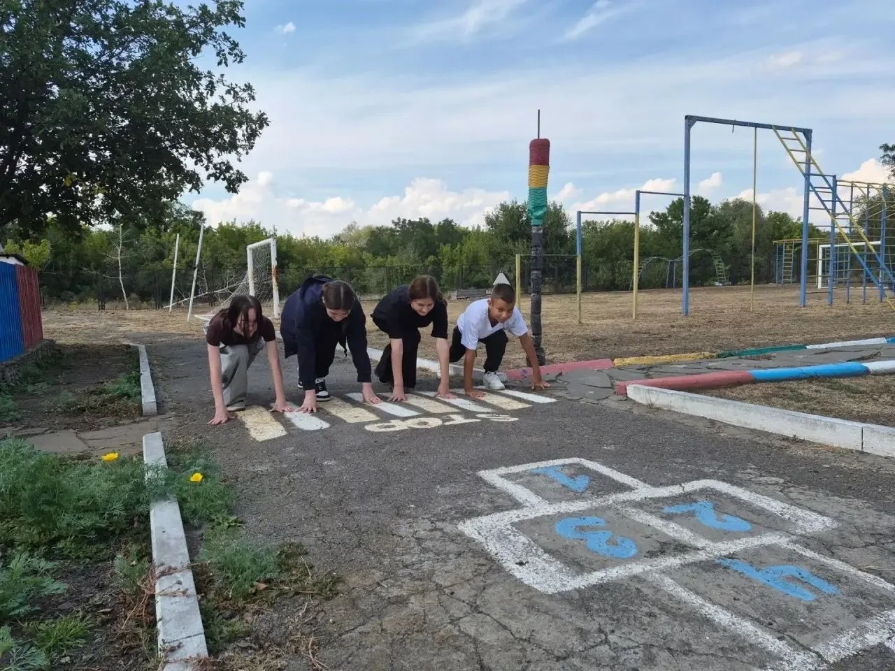 🏃‍♂️ Кросс «Мы за мир на земле» 🕊️В МБОУ Погореловской ООШ прошел легкоатлетический к...