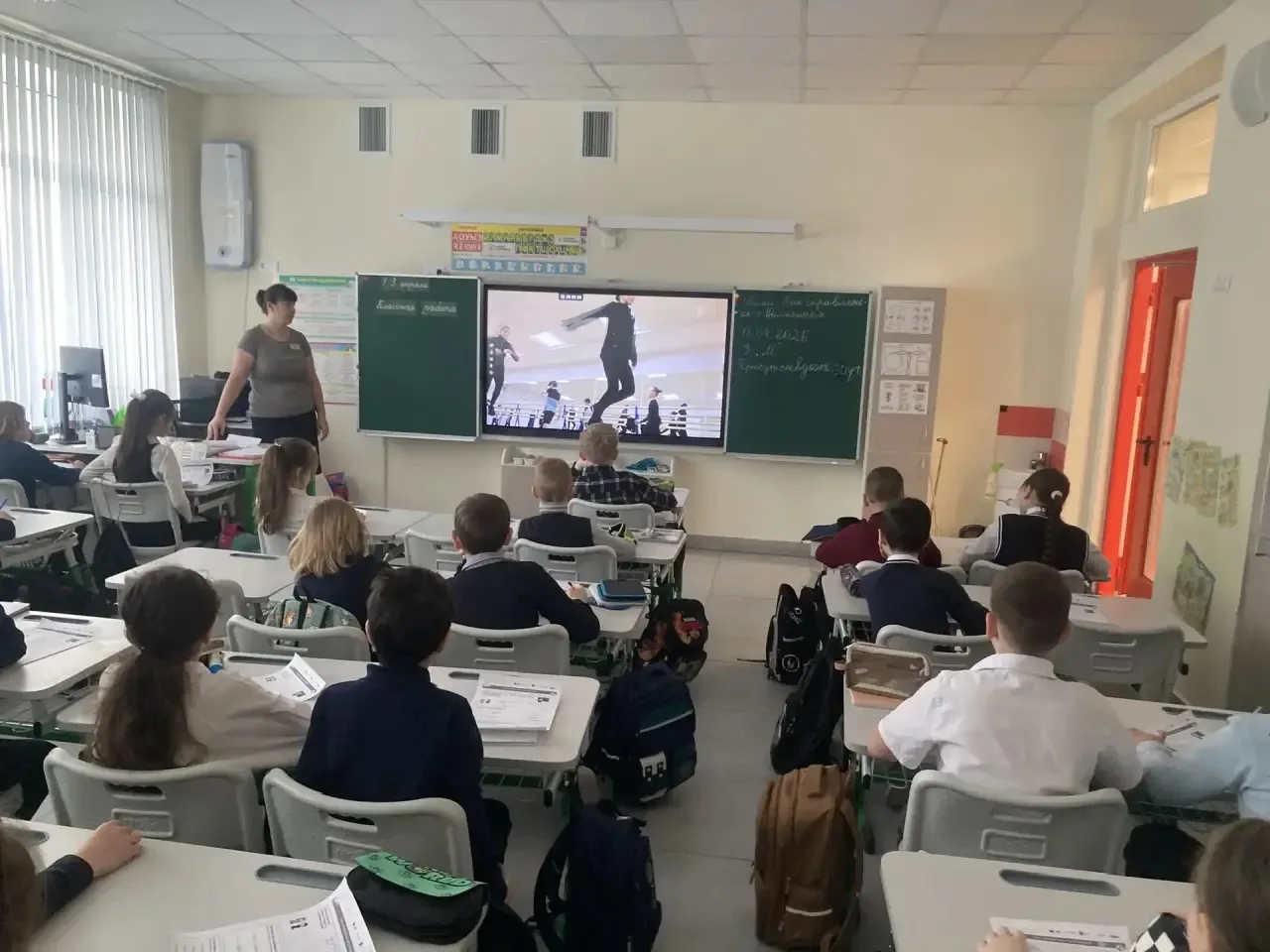 🇷🇺Сегодня, 13 апреля, понедельник. Начало новой учебной недели в нашей школе традиционно ознаменовал
